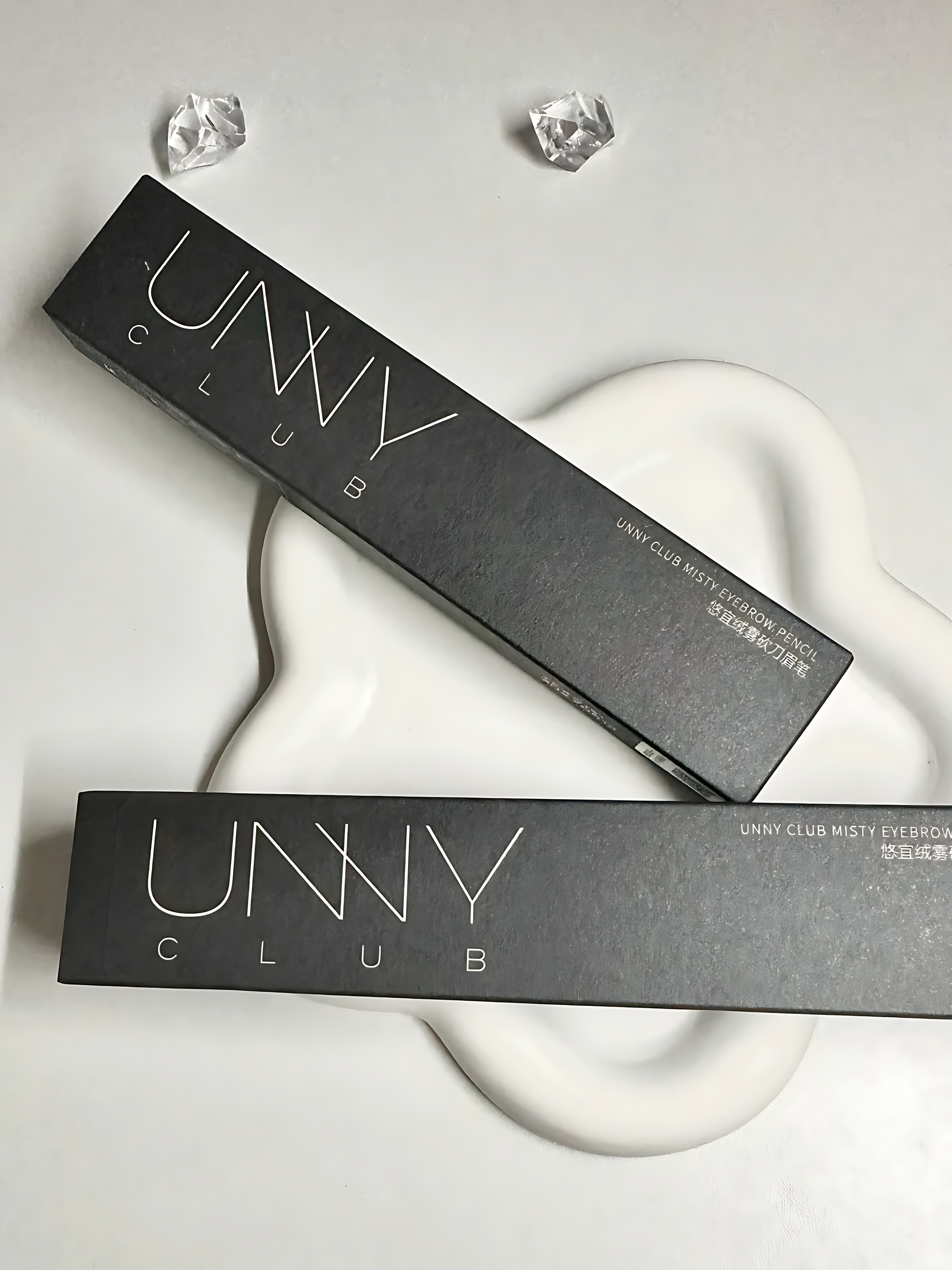 UNNY Velvet Matte Angled Brow Pencil 300mg 悠宜绒雾砍刀眉笔