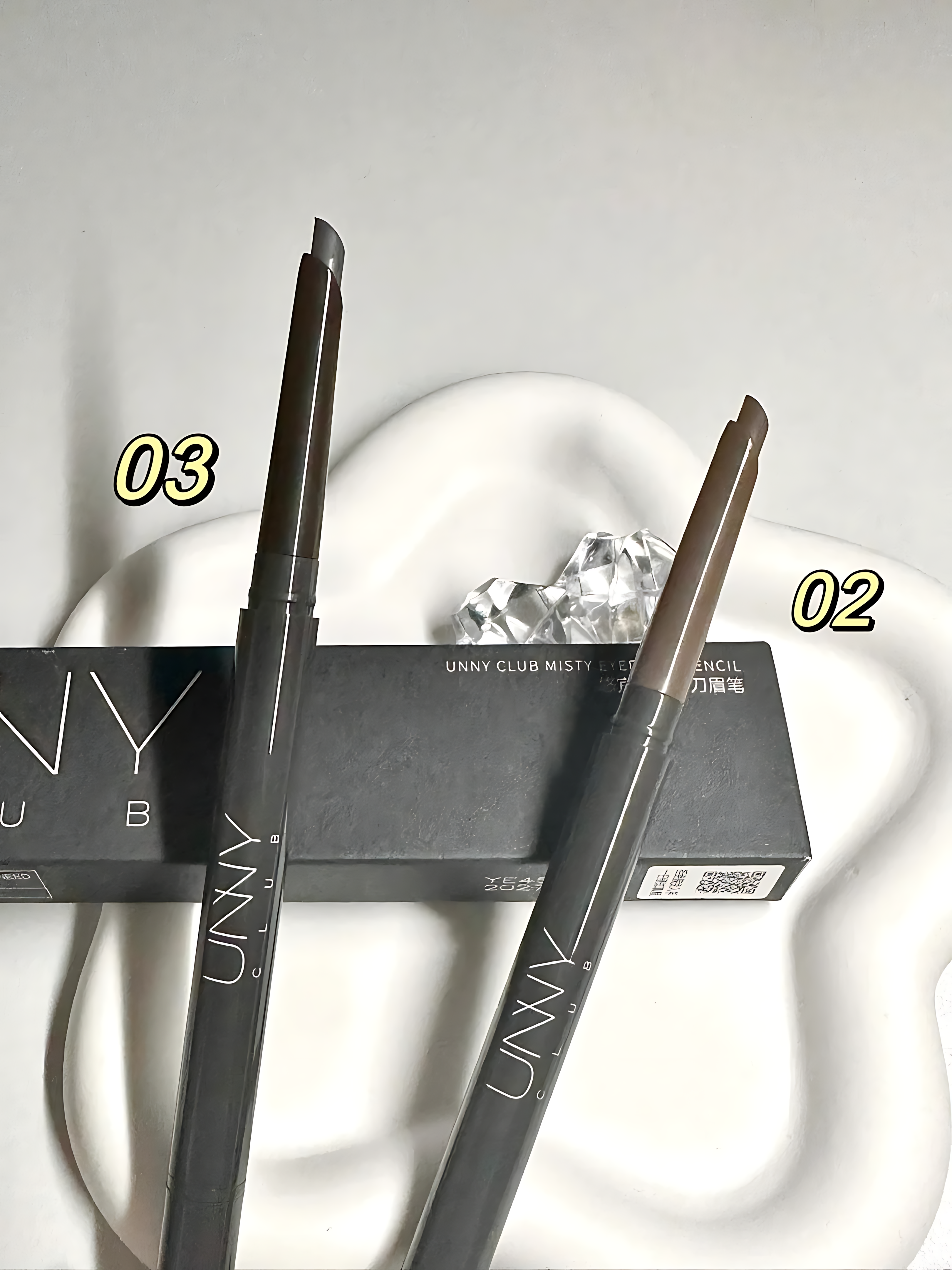 UNNY Velvet Matte Angled Brow Pencil 300mg 悠宜绒雾砍刀眉笔
