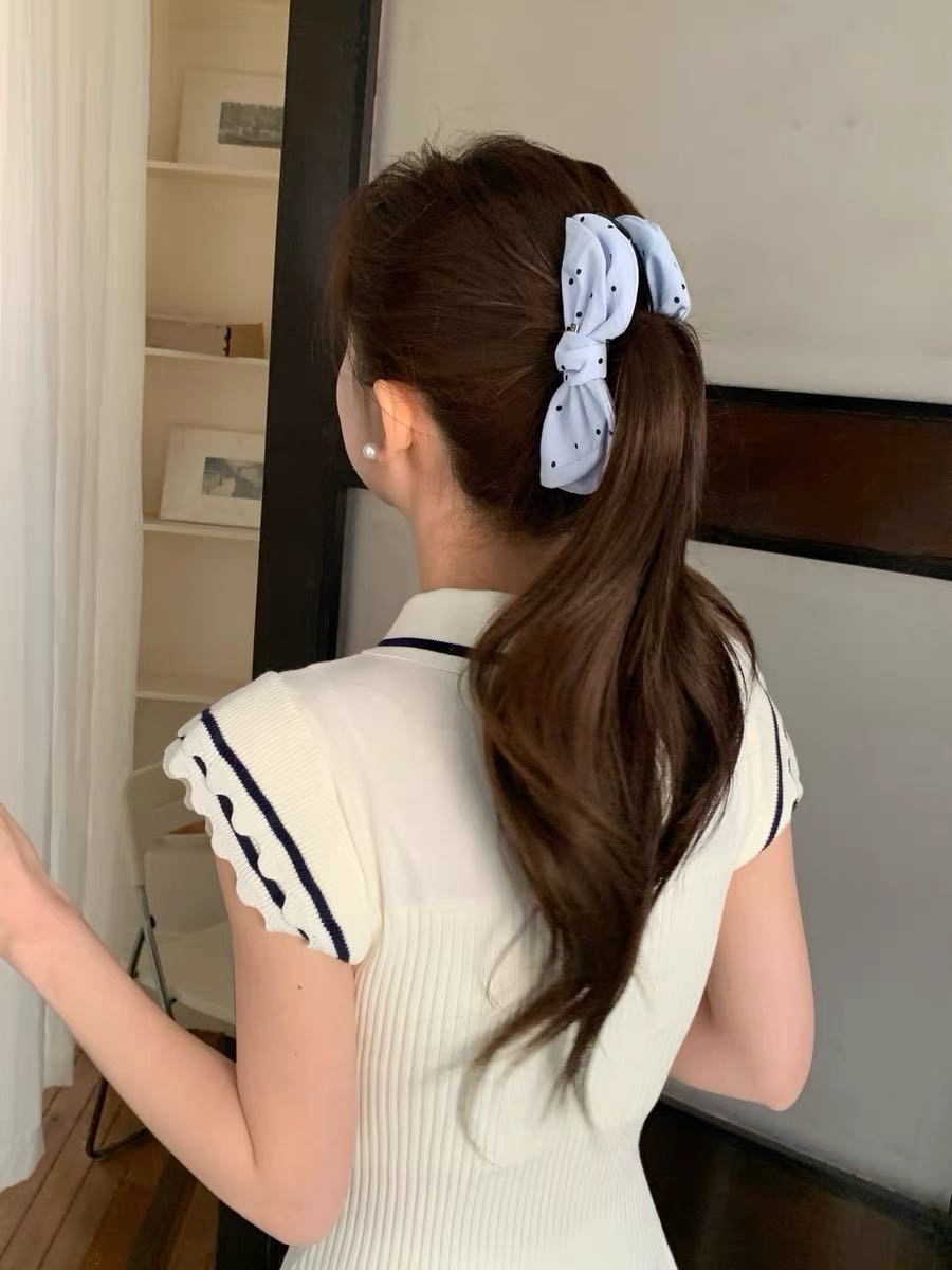 CuteHart Banana Clip - Delightful Butterfly Hair Clip with Polka Dot and Plaid Pattern for a Bright and Charming Style 1pc 韩系波点格纹蝴蝶结香蕉夹展现清新可人气质