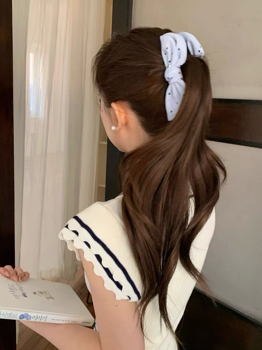 CuteHart Banana Clip - Delightful Butterfly Hair Clip with Polka Dot and Plaid Pattern for a Bright and Charming Style 1pc 韩系波点格纹蝴蝶结香蕉夹展现清新可人气质