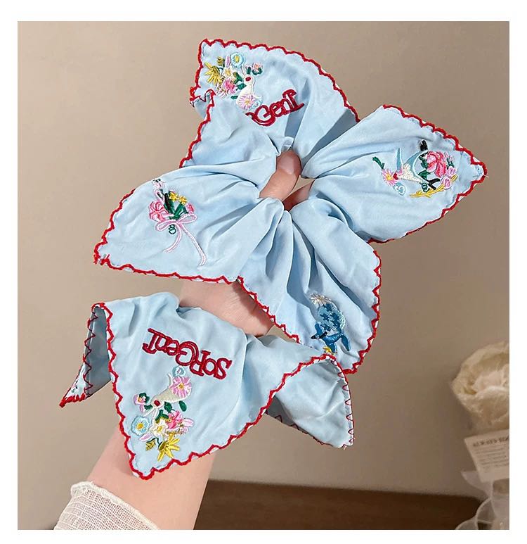 CuteHart Blue Embroidered Square Scarf Fabric Hair Tie - Stylish and Elegant Fabric Hair Tie for a Unique Look 1pc 蓝色刺绣方巾大肠发圈为发型增添独特风格