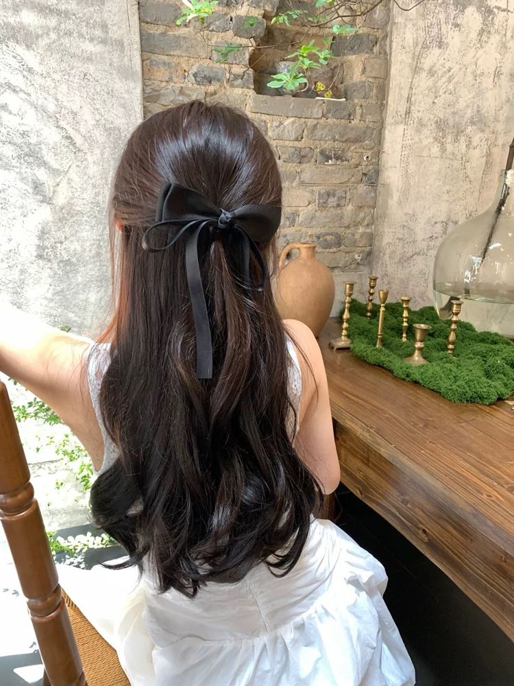 CuteHart Bow Hair Clip - Elegant Black Hair Clip with 3D Bow and Ribbon for a Chic and Refined Style 1pc 立体黑色蝴蝶结飘带发夹展现精致高级感