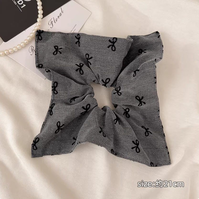 CuteHart Elegant Black Hair Tie - Charming Bow Hair Tie or Polka Dot Hair Tie for a Stylish Look 2pcs 气质黑色波点蝴蝶结大肠发圈尽显时尚风采