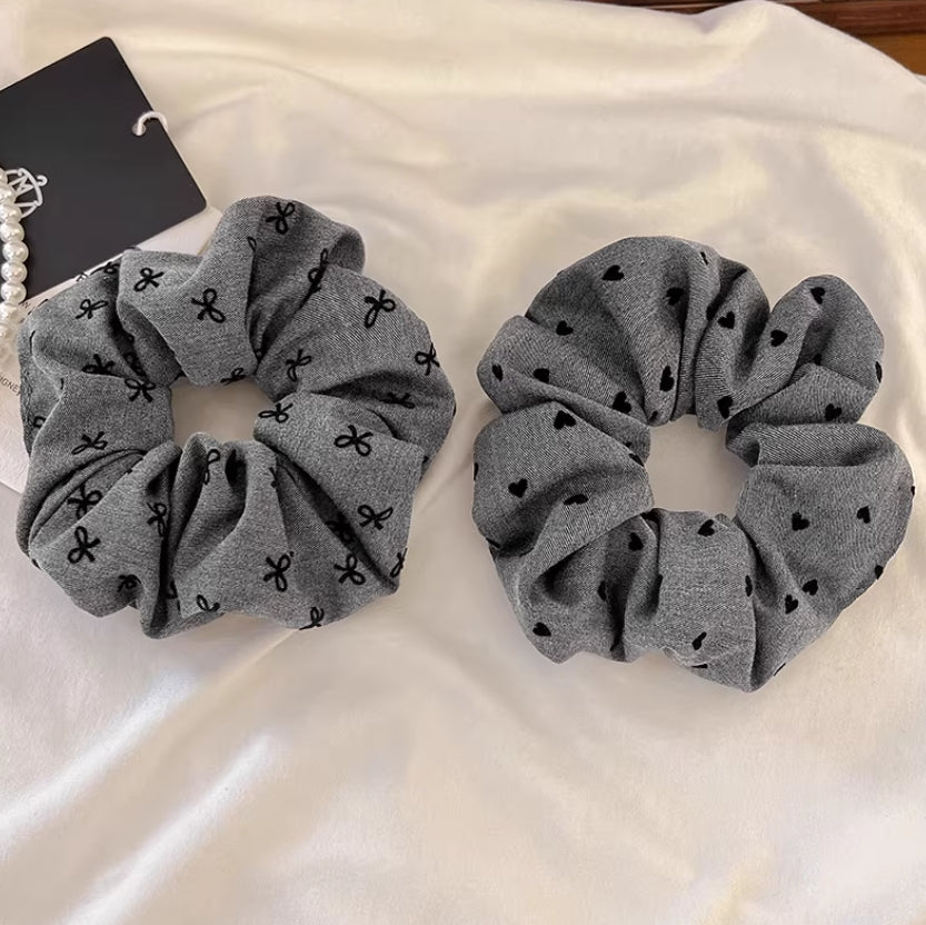 CuteHart Elegant Black Hair Tie - Charming Bow Hair Tie or Polka Dot Hair Tie for a Stylish Look 2pcs 气质黑色波点蝴蝶结大肠发圈尽显时尚风采