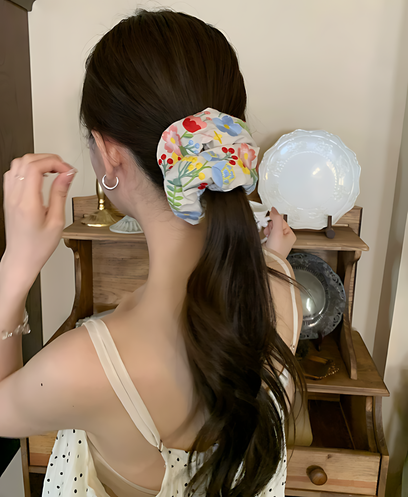 CuteHart Embroidered Hair Tie - Elegant Hair Tie with Detailed Floral Embroidery for an Artistic Look 1pc 重工刺绣花朵发圈呈现复古精美质感