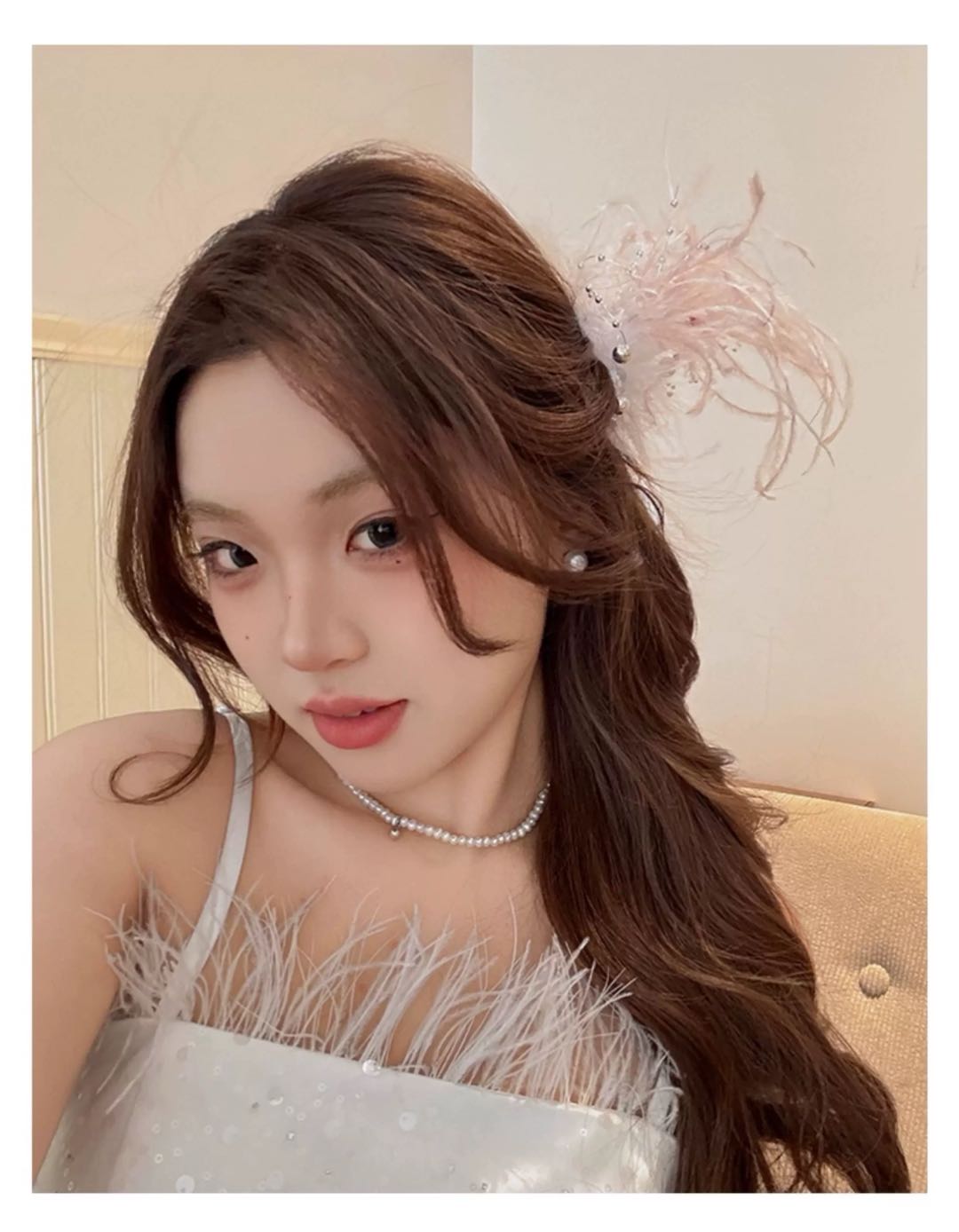 CuteHart Feather Hair Clip with Pearls - Elegant and Chic Pearl Hair Clip for a Sophisticated Look 1pc 烟花易冷气质羽毛珠珠发夹展现优雅精致感