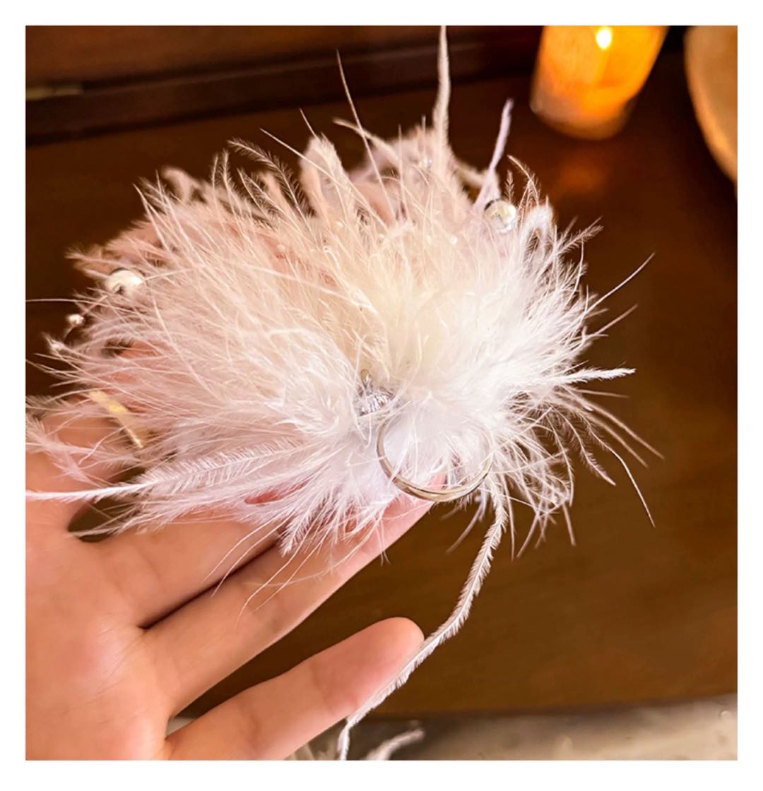 CuteHart Feather Hair Clip with Pearls - Elegant and Chic Pearl Hair Clip for a Sophisticated Look 1pc 烟花易冷气质羽毛珠珠发夹展现优雅精致感