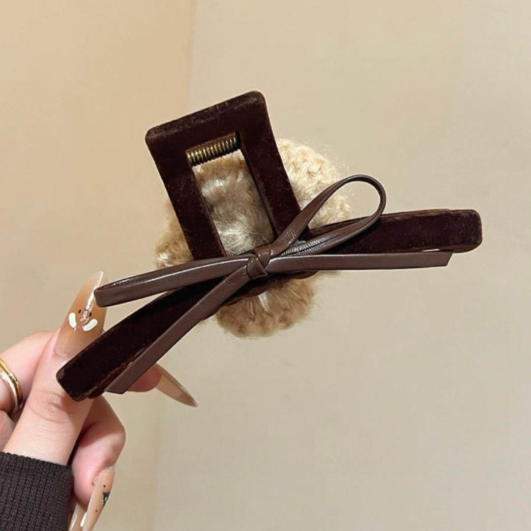 CuteHart Flower Claw Clip - Plush Flower Claw Clip for a Soft and Graceful Style 1pc 温柔定格毛绒花朵抓夹呈现柔美气质