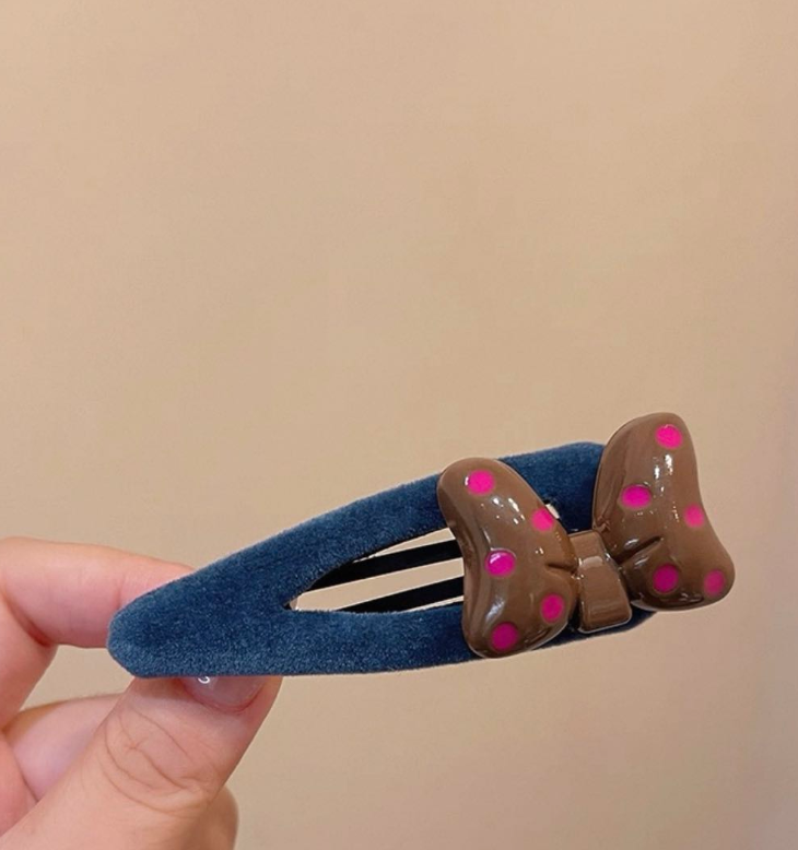 CuteHart Hair Clip Bow - Adorable Bangs Hair Clip with Polka Dot Bow for a Lighthearted Look 2pcs 可爱波点蝴蝶结发夹增添俏皮浪漫气息