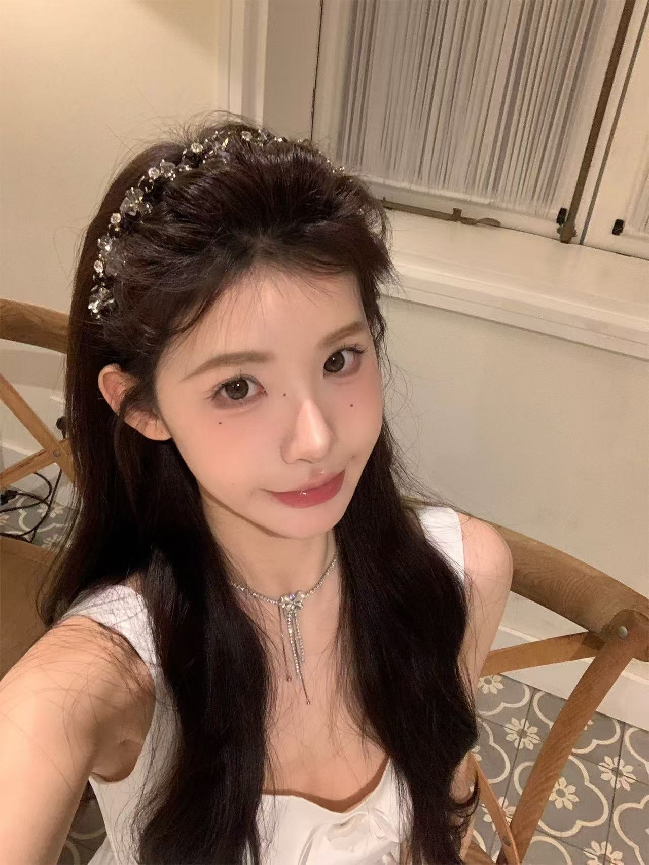 CuteHart Hair Headband - Luxurious Rhinestone Headband with Wave Design for a Glamorous Look 1pc 轻奢水钻波浪发箍呈现精致闪耀造型