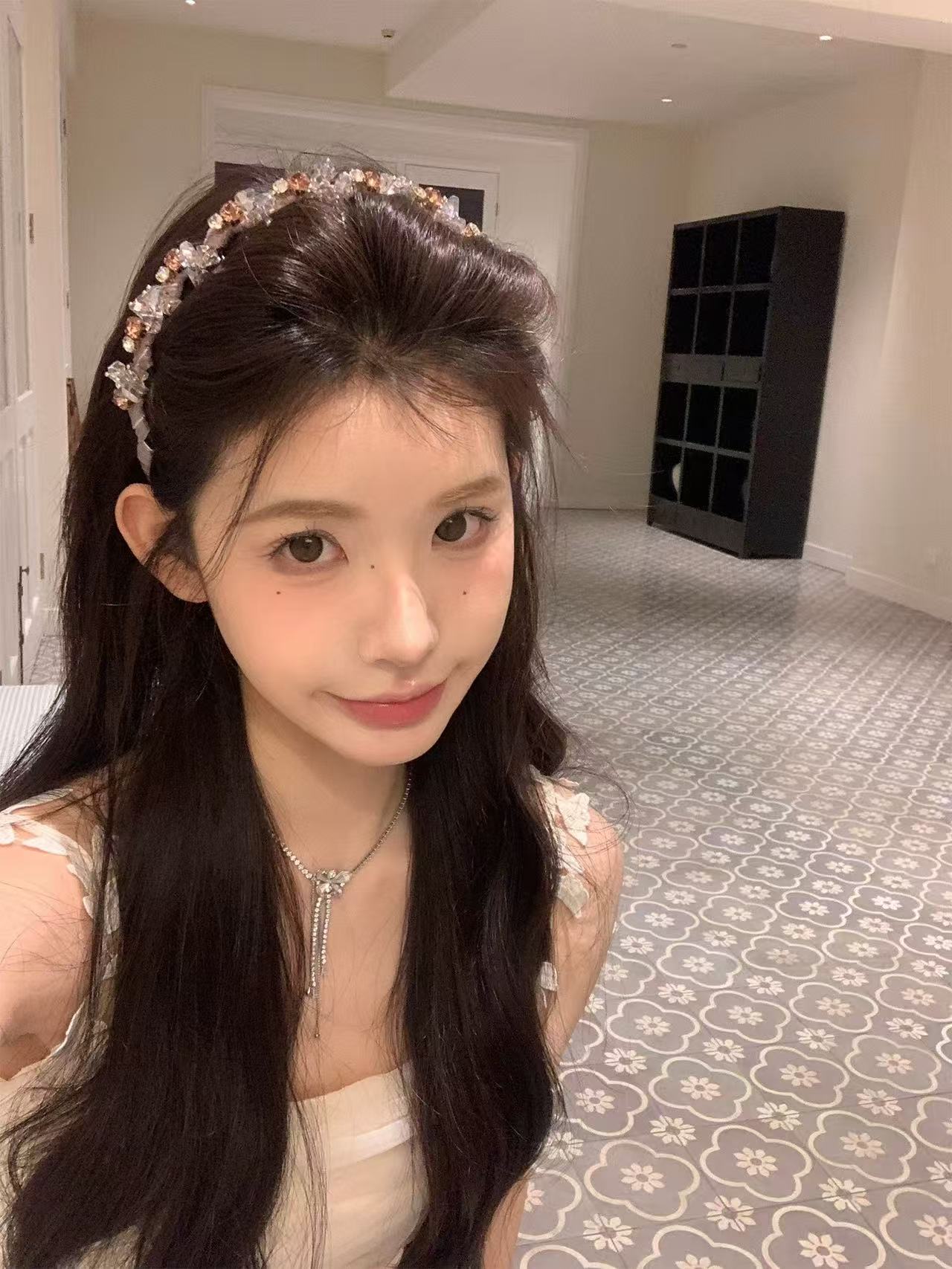 CuteHart Hair Headband - Luxurious Rhinestone Headband with Wave Design for a Glamorous Look 1pc 轻奢水钻波浪发箍呈现精致闪耀造型