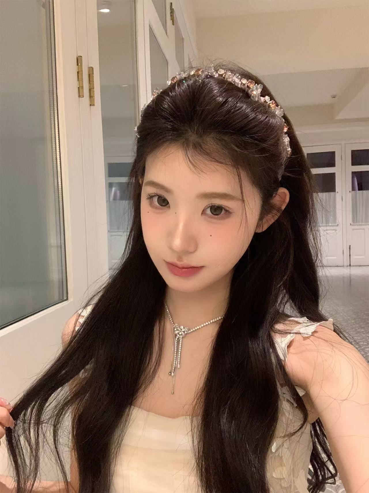 CuteHart Hair Headband - Luxurious Rhinestone Headband with Wave Design for a Glamorous Look 1pc 轻奢水钻波浪发箍呈现精致闪耀造型