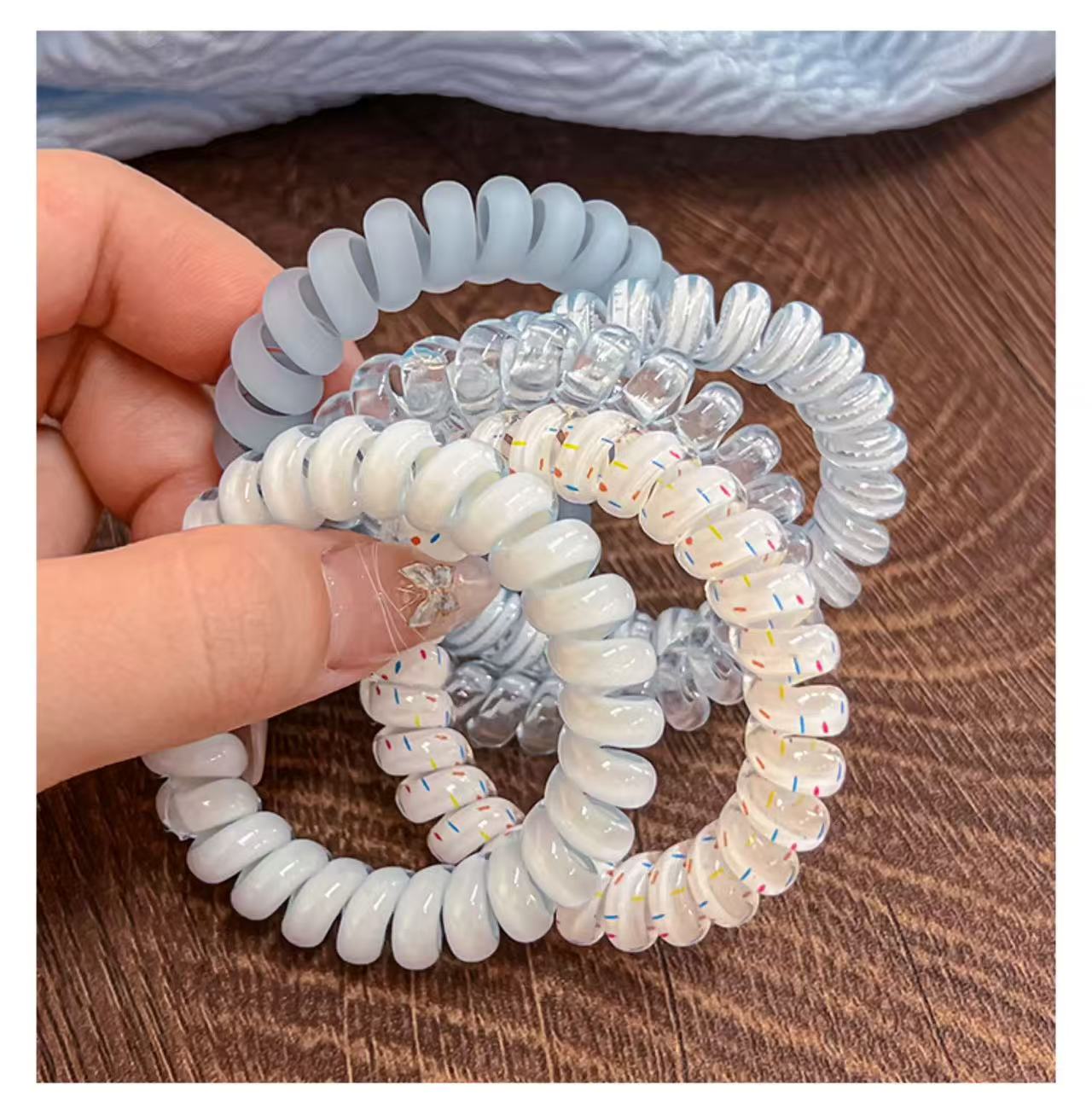 CuteHart Phone Line Elastic Hair Tie - Strong and Comfortable Hair Ties for All-Day Hold 4pcs 电话线弹力发圈舒适持久稳固一整天