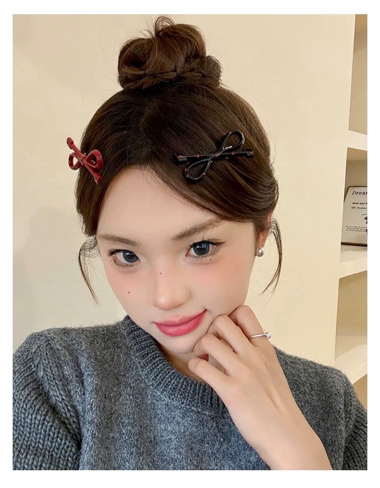 CuteHart Polka Dot Bow Hair Clip - Sweet and Chic Hair Accessory for Everyday Style 2pcs 波点蝴蝶结发夹甜美时尚的日常发饰