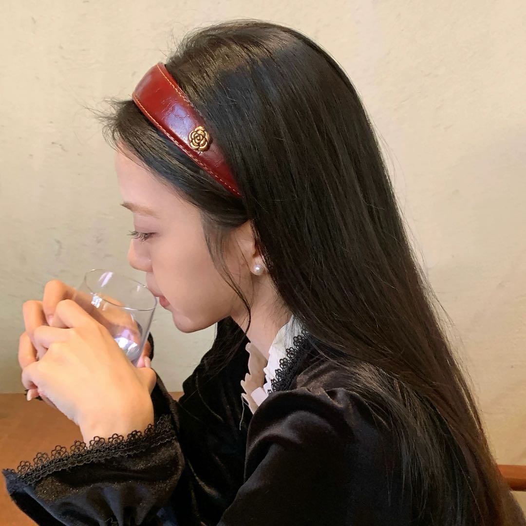 CuteHart Retro Headband - Elegant Leather Headband for a Sophisticated and Timeless Style 1pc 复古高级感皮革发箍展现独特魅力