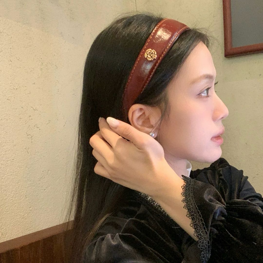 CuteHart Retro Headband - Elegant Leather Headband for a Sophisticated and Timeless Style 1pc 复古高级感皮革发箍展现独特魅力