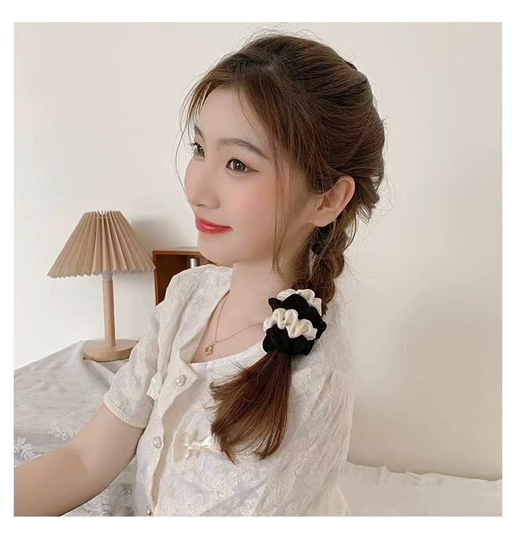 CuteHart Simple Colorful Satin Hair Tie - Chic Piggy Large Intestine Hair Tie for a Stylish Look 2pcs 简约彩色缎面猪大肠发圈带来时尚造型