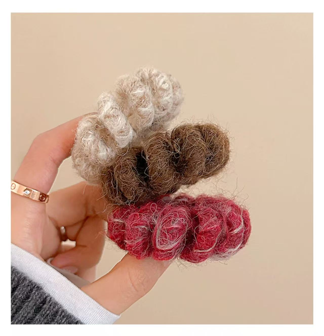CuteHart Simplified Plush Spiral Hair Tie - Elastic Hair Ties for a Comfortable and Secure Hold 3pcs 简约毛毛绒电话线发圈弹力十足舒适稳固