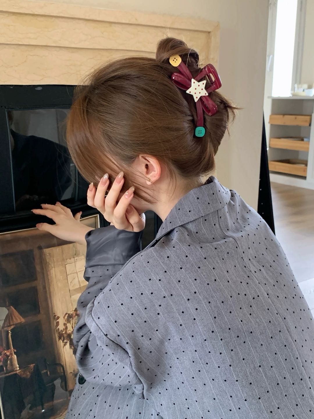 CuteHart Star Claw Clip - Playful Hair Claw Clip for Buns with Colorful Polka Dots and Button Detail 2pcs 趣味撞色波点星星纽扣抓夹为发型增添活力