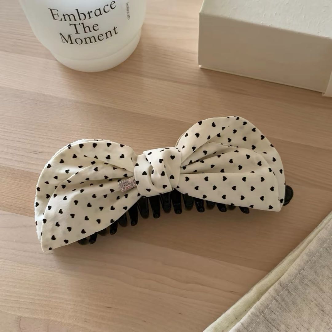 CuteHart Banana Clip - Delightful Butterfly Hair Clip with Polka Dot and Plaid Pattern for a Bright and Charming Style 1pc 韩系波点格纹蝴蝶结香蕉夹展现清新可人气质