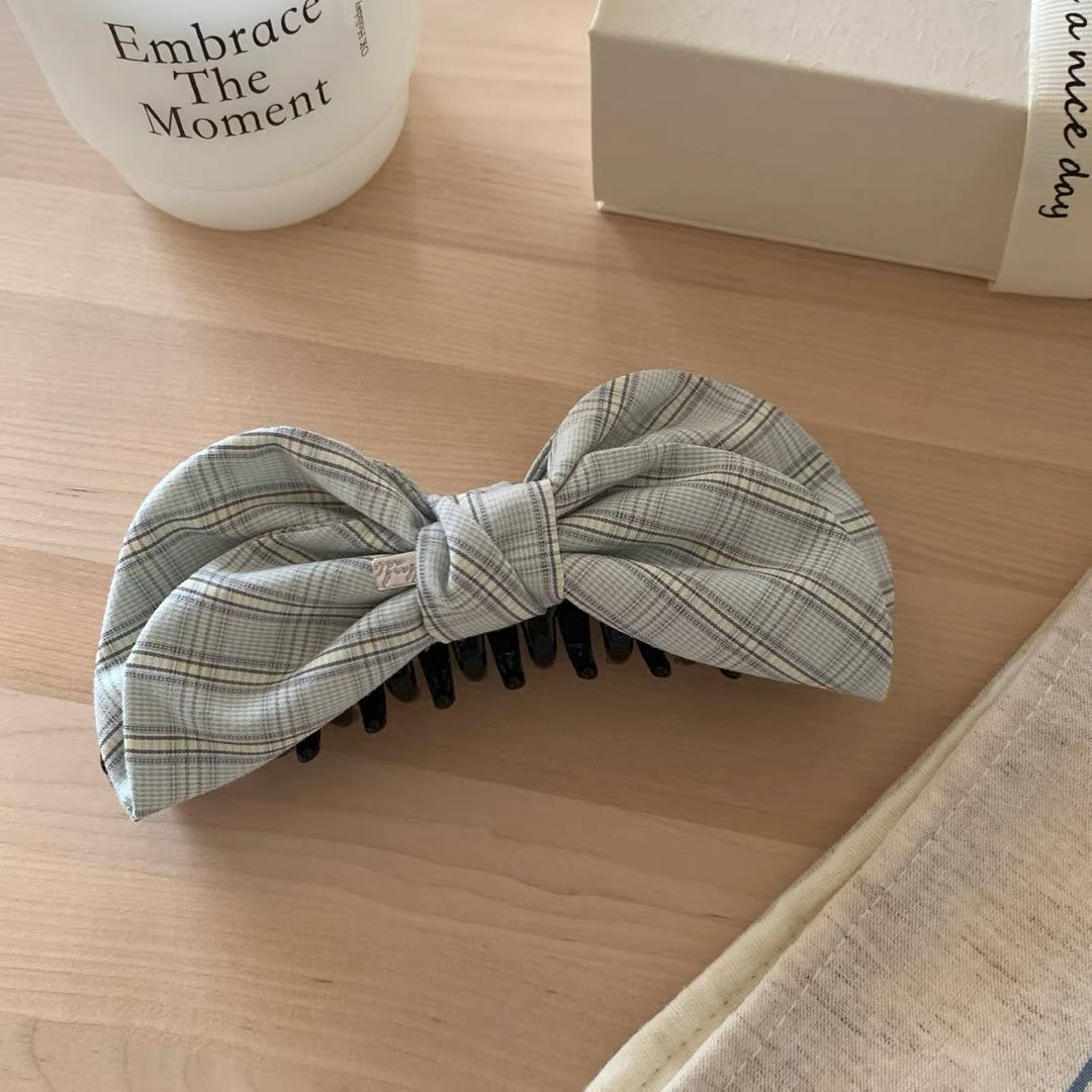 CuteHart Banana Clip - Delightful Butterfly Hair Clip with Polka Dot and Plaid Pattern for a Bright and Charming Style 1pc 韩系波点格纹蝴蝶结香蕉夹展现清新可人气质
