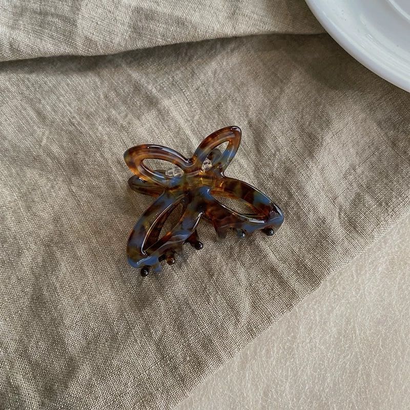 CuteHart Butterfly Claw Clip - Dreamy Acetate Claw Clip with Openwork Butterfly Design for an Ethereal Style 2pcs 镂空蝴蝶抓夹呈现灵动轻盈气质