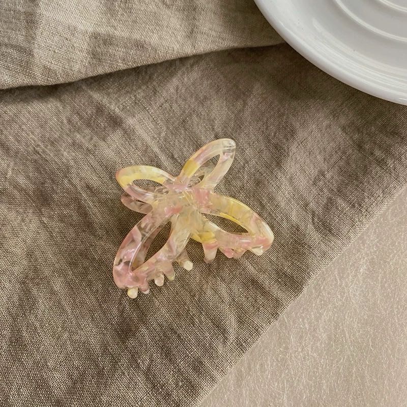 CuteHart Butterfly Claw Clip - Dreamy Acetate Claw Clip with Openwork Butterfly Design for an Ethereal Style 2pcs 镂空蝴蝶抓夹呈现灵动轻盈气质