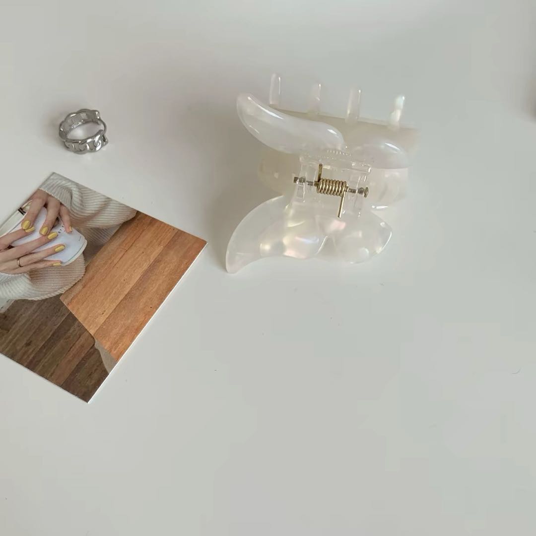 CuteHart Butterfly Claw Clip - Romantic French Claw Clip for a Dreamy and Elegant Look 2pcs 超仙浪漫蝴蝶抓夹展现优雅法式气质