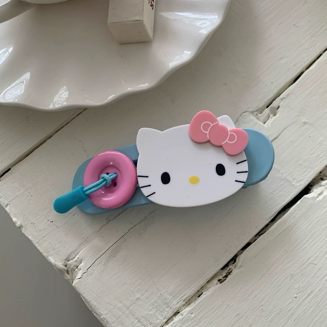 CuteHart Hair Clip Cute - Charming Cat Hair Clips with Color Block Button Design for a Whimsical Look 2pcs 少女星球撞色猫咪纽扣发夹增添可爱俏皮气息