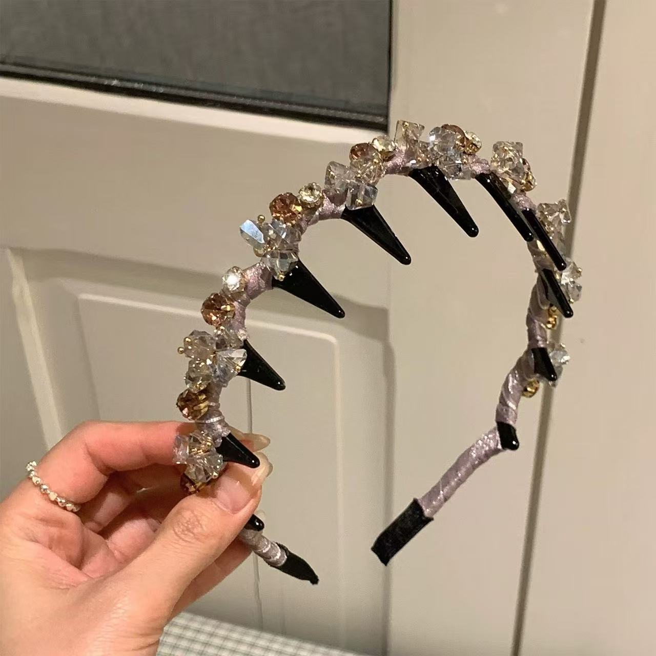 CuteHart Hair Headband - Luxurious Rhinestone Headband with Wave Design for a Glamorous Look 1pc 轻奢水钻波浪发箍呈现精致闪耀造型