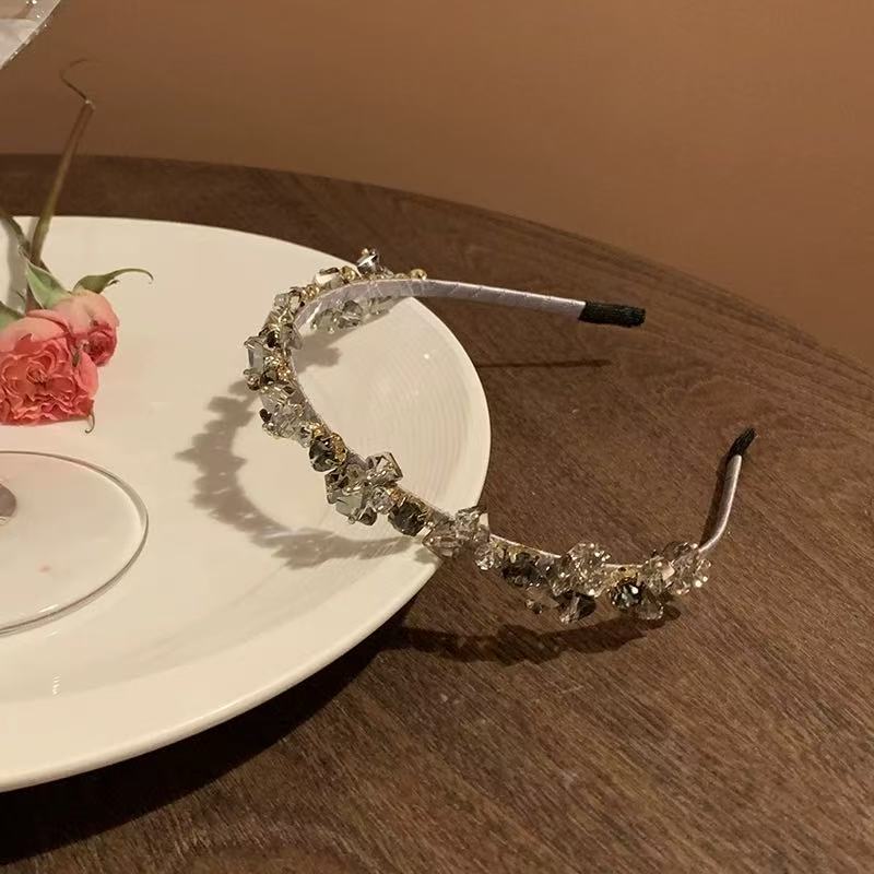 CuteHart Hair Headband - Luxurious Rhinestone Headband with Wave Design for a Glamorous Look 1pc 轻奢水钻波浪发箍呈现精致闪耀造型