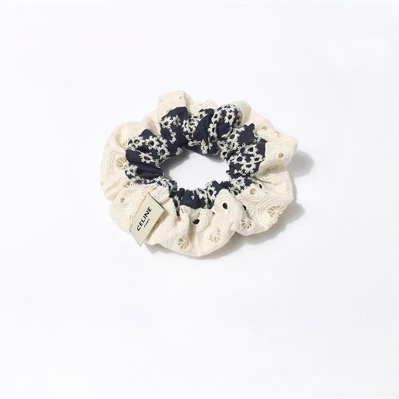 CuteHart Hair Tie for Women - Simple and Elegant Hair Tie for a Versatile and Chic Look 1pc 女生简约气质百搭发圈展现优雅风格