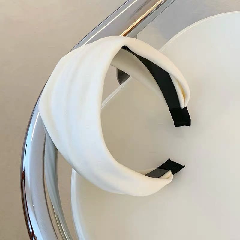 CuteHart Wide Headband - Stylish Cloth Headband for an Effortlessly Chic Look 1pc 宽边日常发箍散发高级感与简约风尚