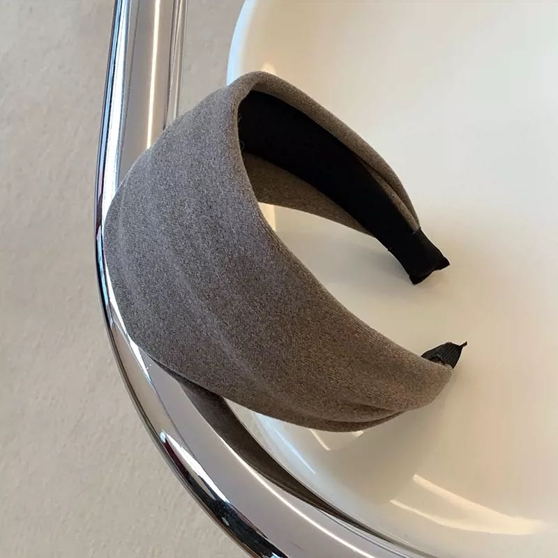 CuteHart Wide Headband - Stylish Cloth Headband for an Effortlessly Chic Look 1pc 宽边日常发箍散发高级感与简约风尚