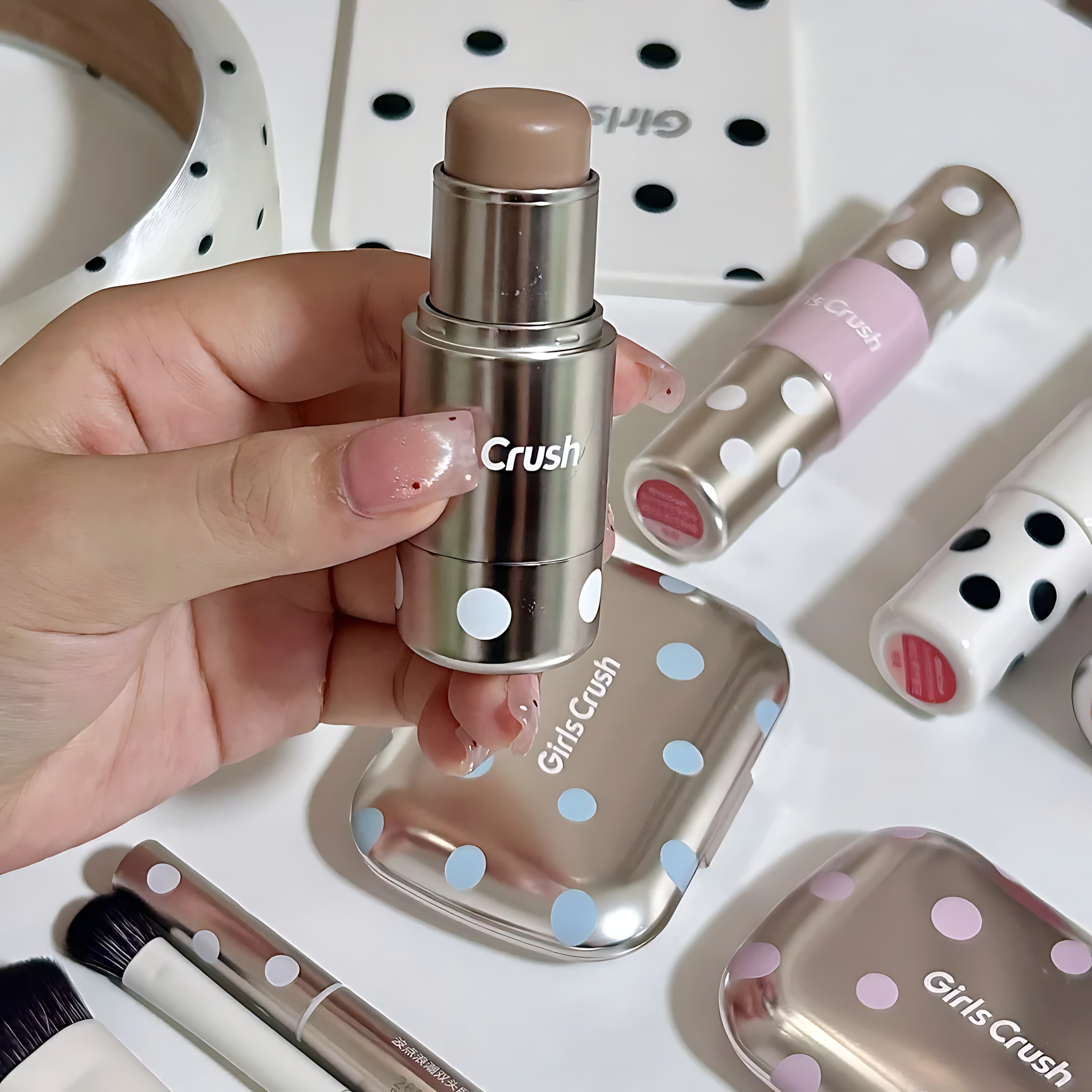 GIRLS CRUSH Polka Dot Cream Contour Stick 5.5g GIRLS CRUSH波点奶油修容棒