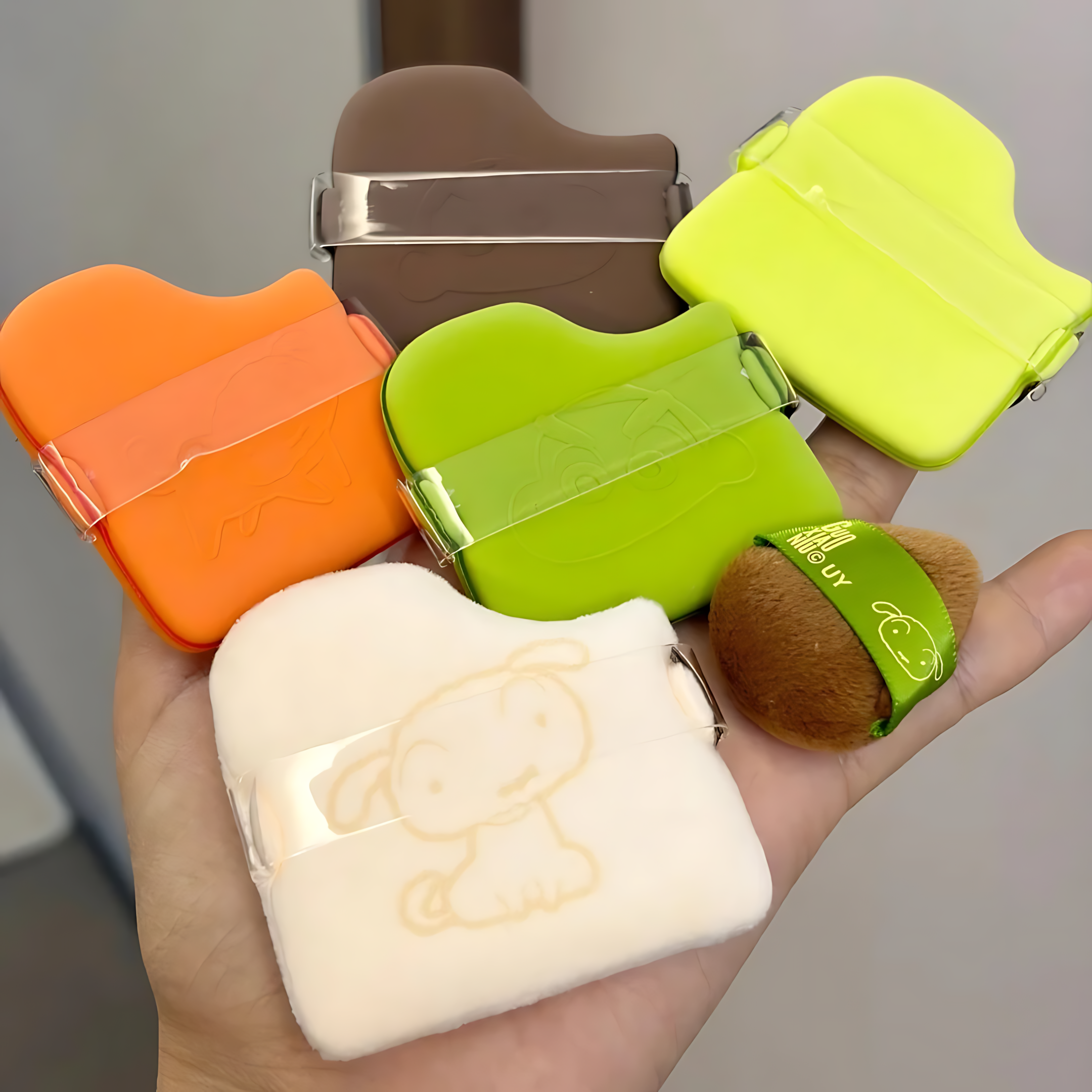 GUOXIAONIU × Crayon Shinchan Camping Series Chocolate Puff Set 6pcs 郭小妞×蜡笔小新露营系列巧克力粉扑