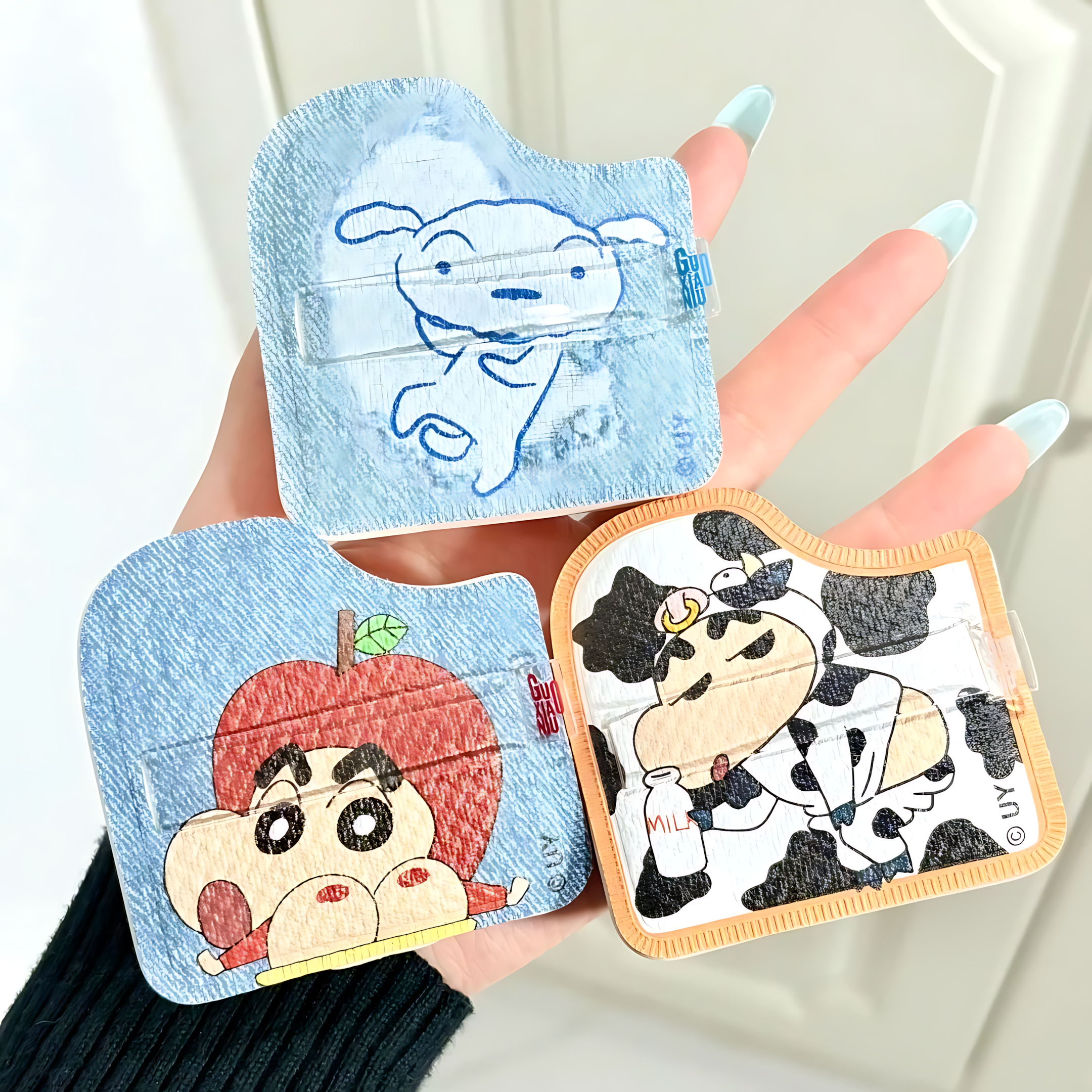 GUOXIAONIU × Crayon Shinchan Denim Chocolate Marshmallow Puff 1pc 郭小妞×蜡笔小新牛仔巧克力棉花糖粉扑