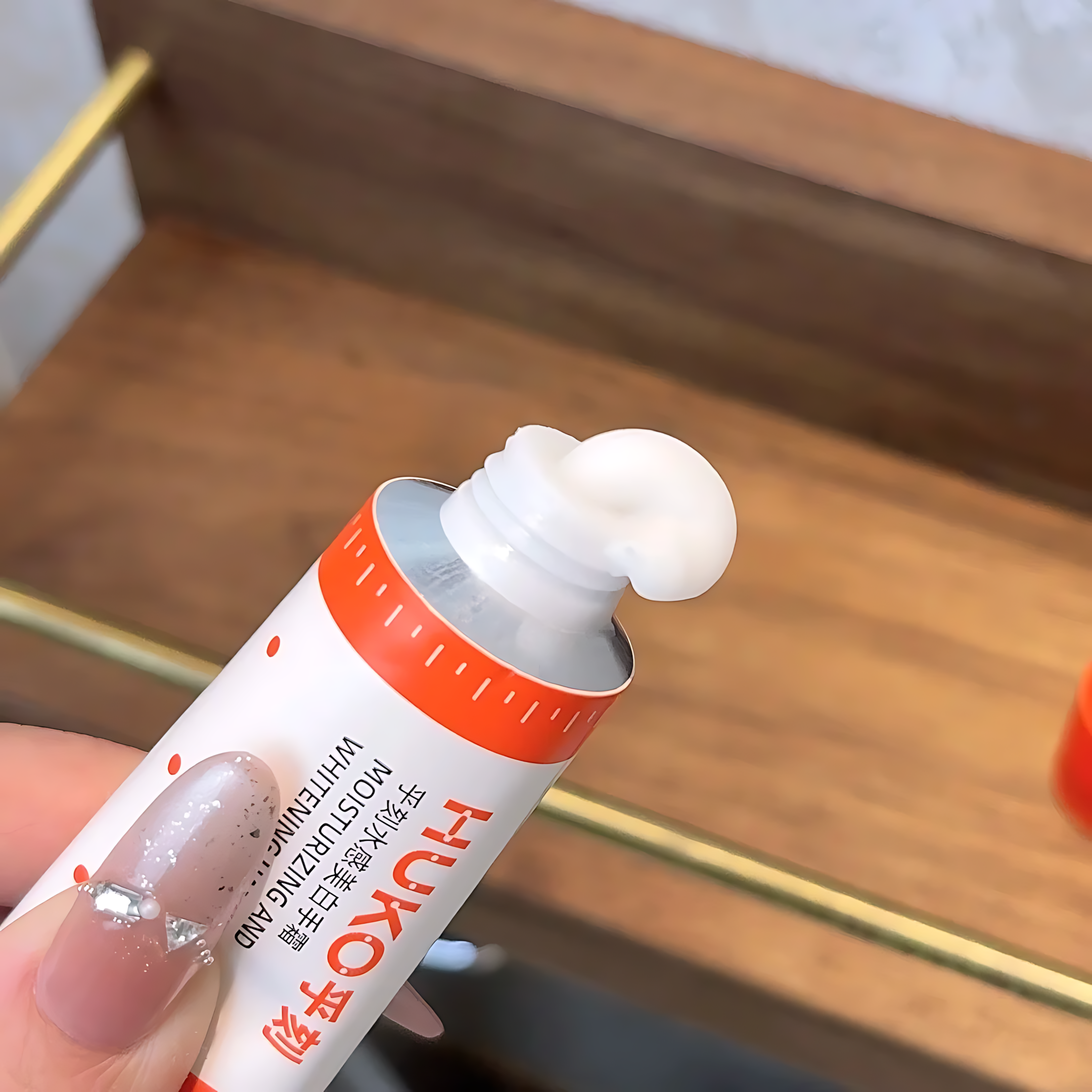 HUKO Moisturizing And Whitening Hand Cream 30g 乎刻水感美白手霜