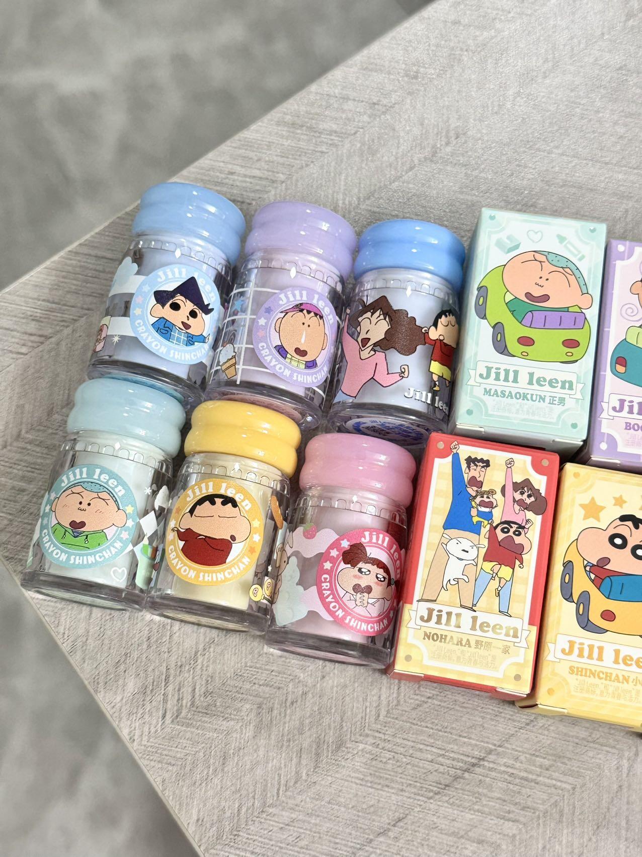 JILL LEEN × Crayon Shinchan Hydrating Glowing Essence Lip Gloss 2.5g 玖丽×蜡笔小新联名款盈润水光精华唇蜜