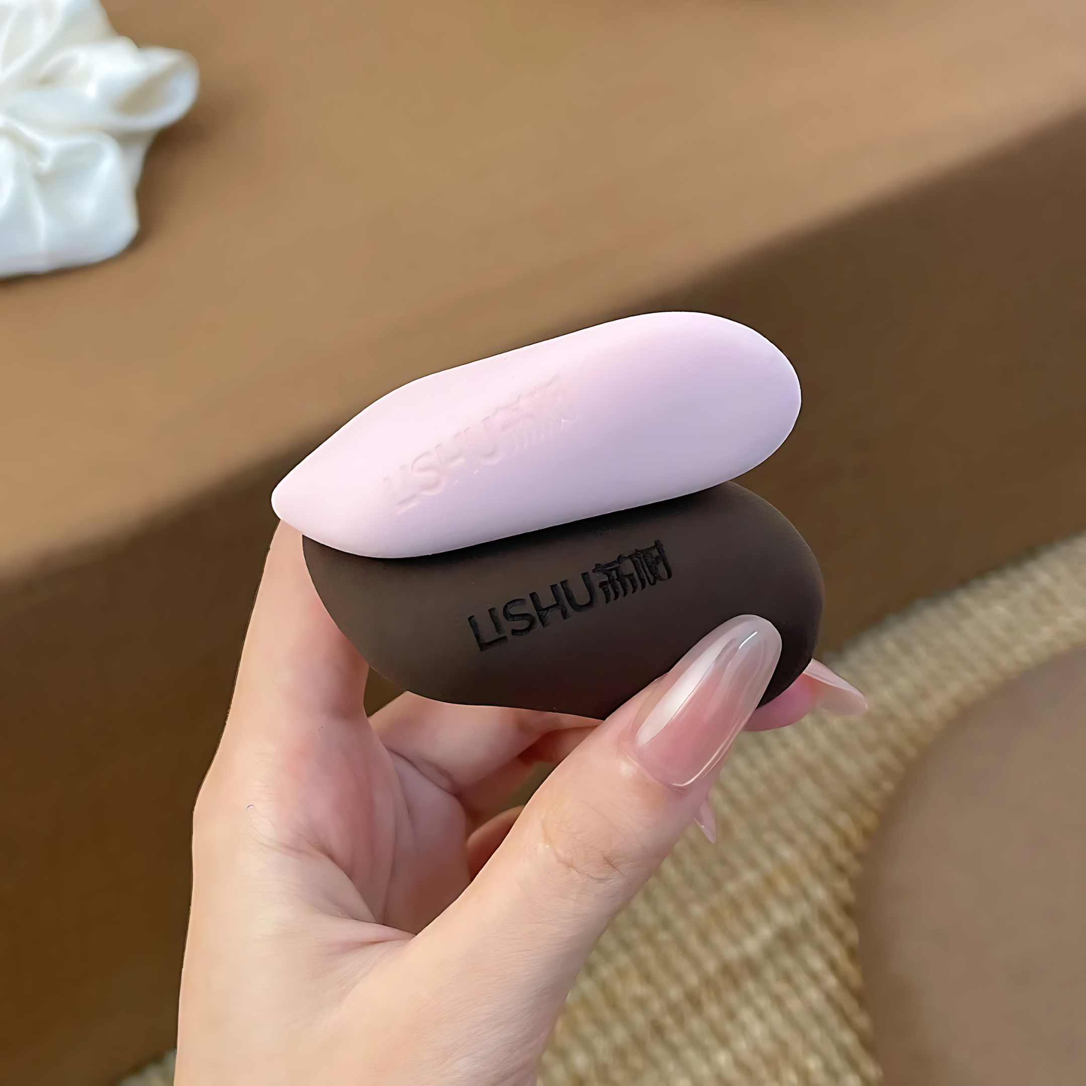 LISHU 4D Make-up Sponge 2pcs 荔树4D扭蛋粉扑