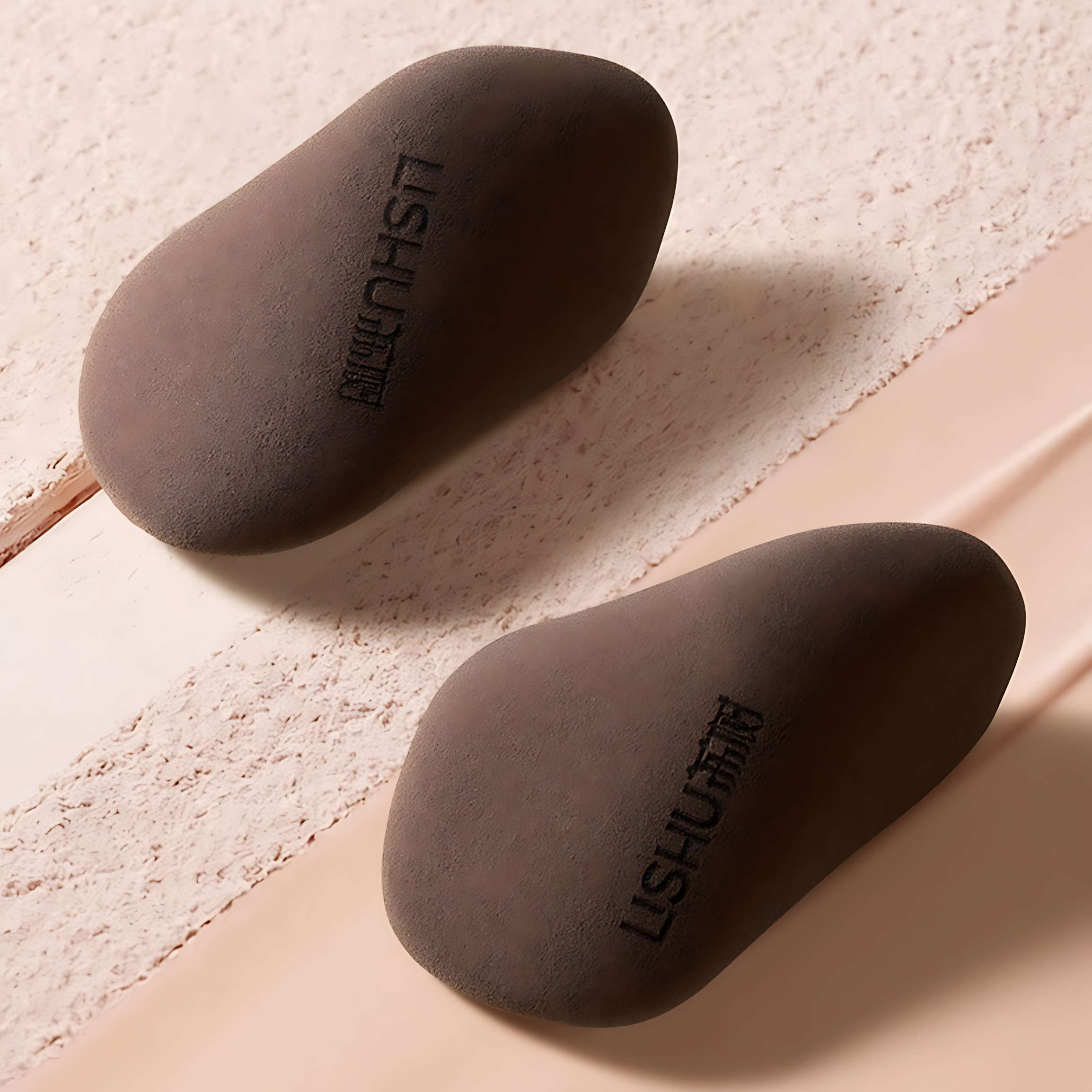 LISHU 4D Make-up Sponge 2pcs 荔树4D扭蛋粉扑