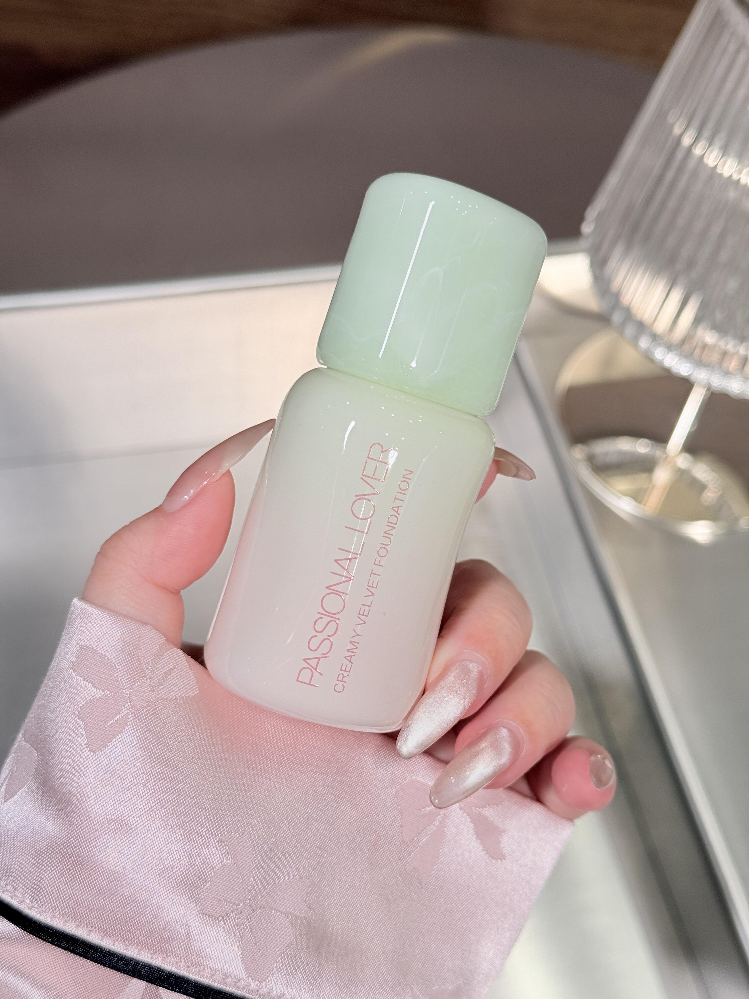 PASSIONAL LOVER Floral Limited Edition Creamy Skin Velvet Foundation 3.0 30g 恋火花意限定奶油肌绒绒粉底液3.0