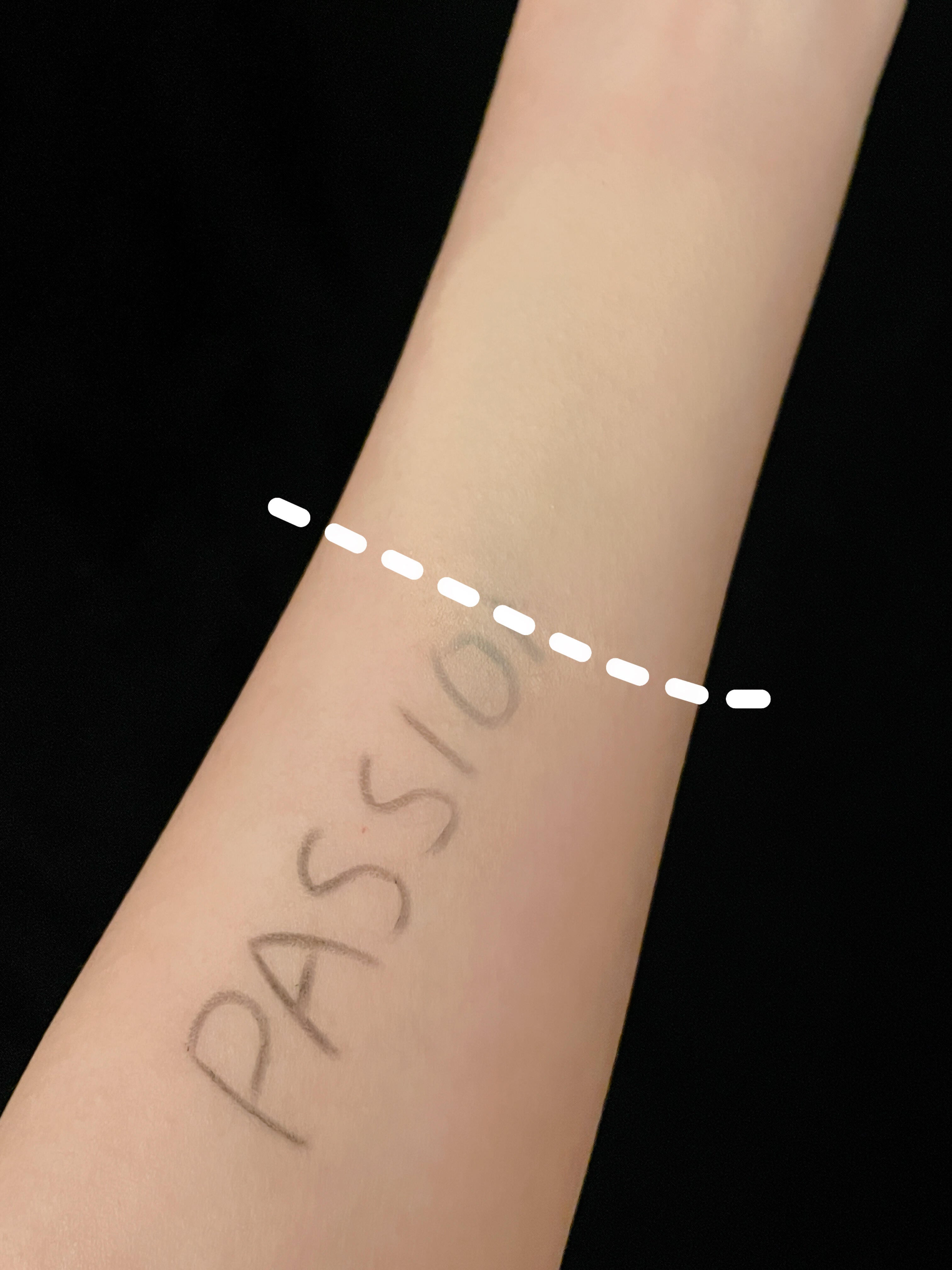 PASSIONAL LOVER Floral Limited Edition Velvet Matte Long-Wear Foundation 4.0 30ml 恋火花意限定绒雾持妆粉底液4.0