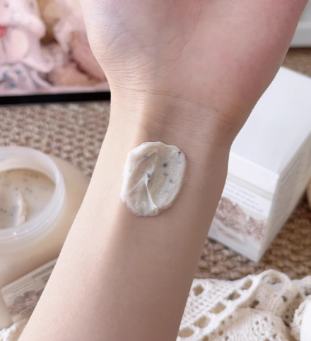 Roopy Fruit Acid Body Scrub 150ml 润培果酸身体磨砂膏