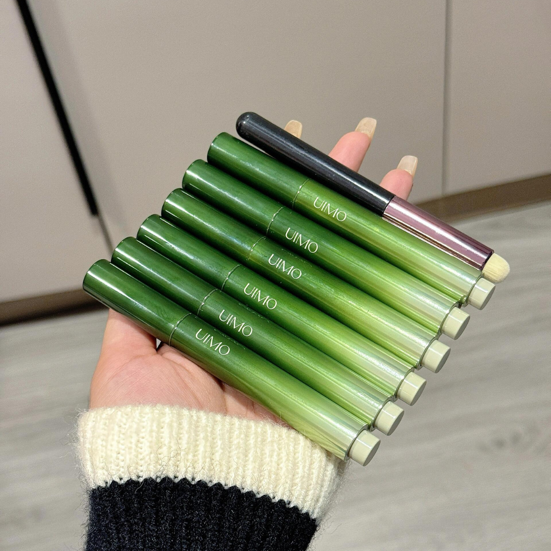 UIMO Green Stick Film Forming Solid Lip Gloss 2g UIMO小绿棒成膜固体唇蜜