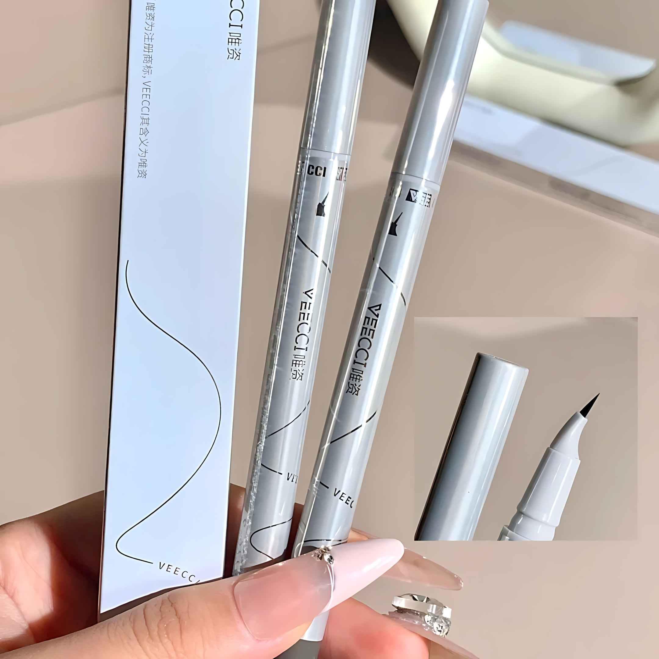VEECCI Triangle Angled Easy-Draw Liquid Eyeliner Pen 0.5ml+0.3ml 唯资三角歪歪速绘眼线液笔