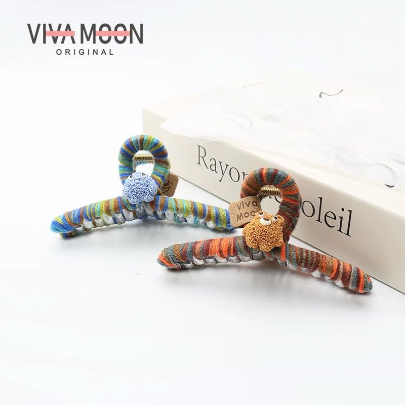 VIVAMOON Fuzzy Claw Clip - Colorful Fuzzy Claw Clip for a Cozy and Charming Look 1pc VIVAMOON彩色可爱毛绒抓夹展现俏皮生动风格